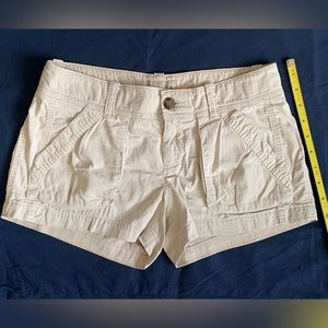 Old Navy Khaki Short (size 4)